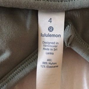 lululemon athletica Intimates & Sleepwear - Lululemon Sports Bra Size 4 lululemon athletica Intimates & Sleepwear - Lululemon Sports Bra Size 4